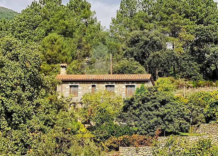 Casa Rural En Candeleda Con Piscina Y Un Maravilloso Jardin