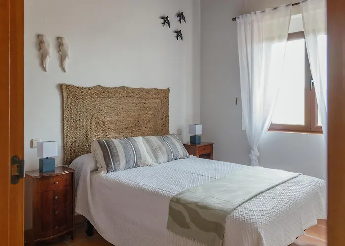 Casa Rural En Candeleda Con Piscina Y Un Maravilloso Jardin